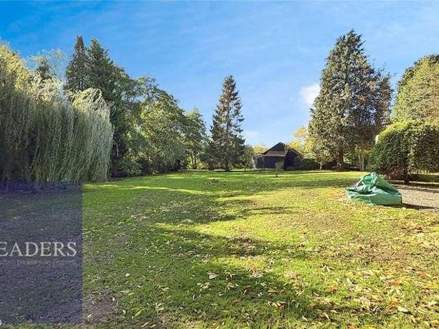 House for sale in Chipping Hill, Essex