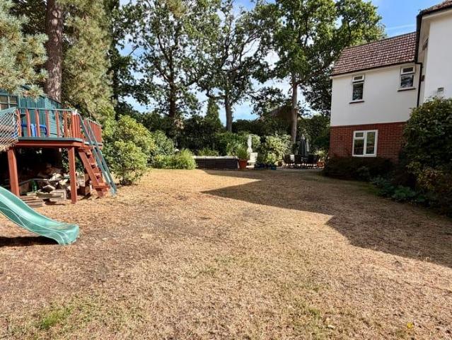 House for sale in Heol-las, Surrey