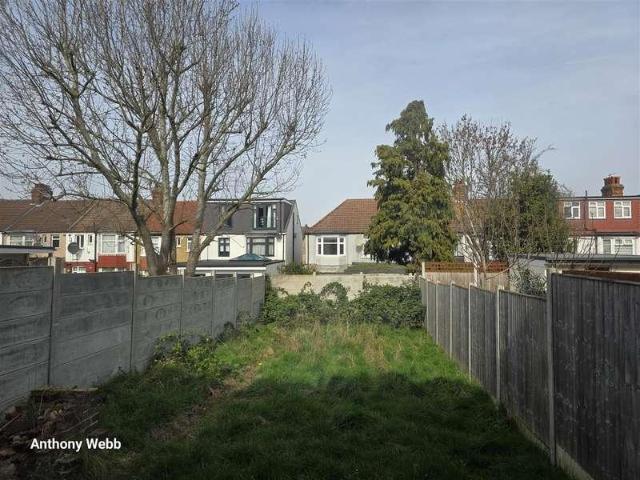 House for sale in Bowes, Greater London