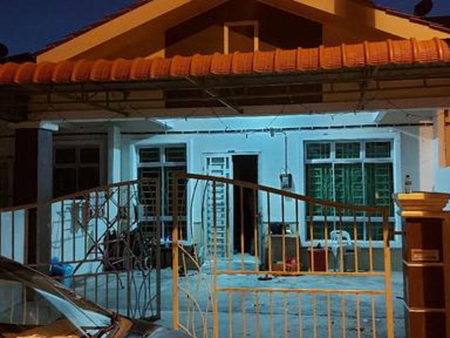 Terraced House for sale in Malaka