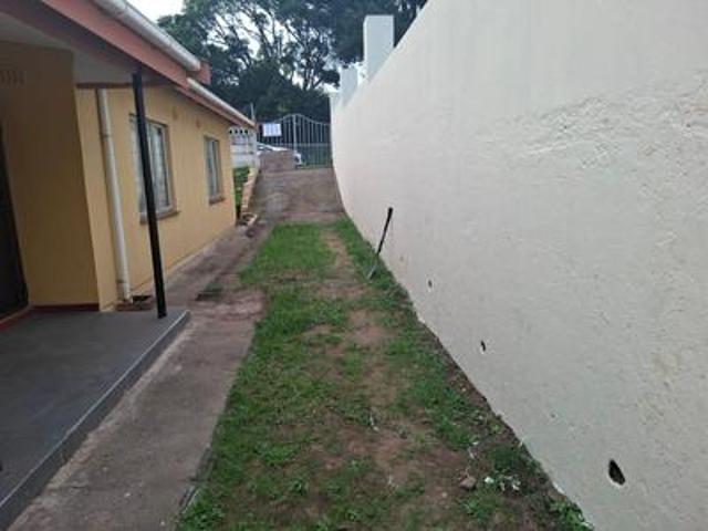 House for sale in Chatsworth, Kwazulu-natal