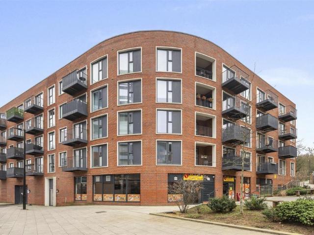 Flat for sale in Daws Hill, Cressex
