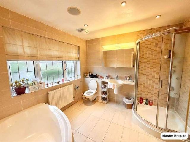 House for sale in Hatch End, Greater London