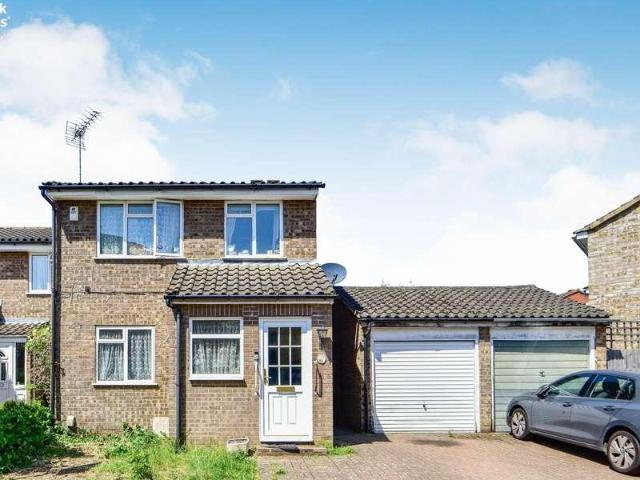 House for sale in Uxbridge, Ickenham