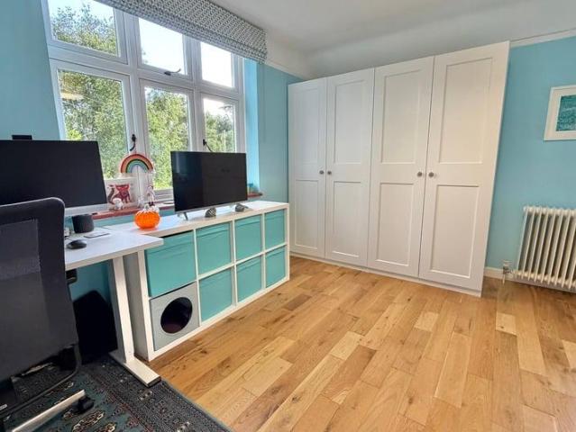 House for sale in Heol-las, Surrey