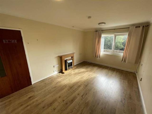 Flat for sale in Overchurch Hill, Moreton