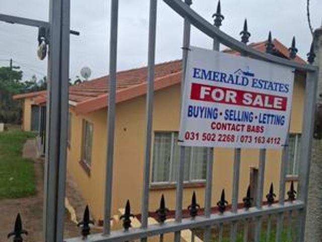 House for sale in Chatsworth, Kwazulu-natal