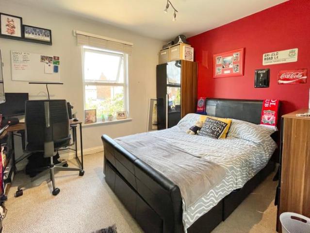House for sale in Heol-las, Surrey