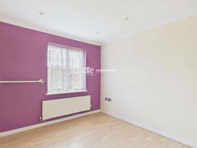 Flat for sale in Chadwell Heath, Isle Of Man