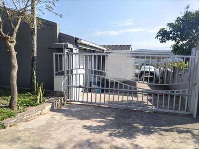 House for sale in Chatsworth