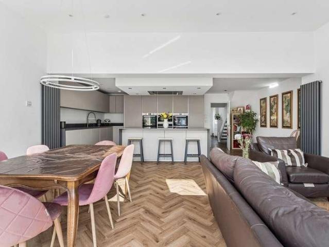 House for sale in Farnham Common, Buckinghamshire