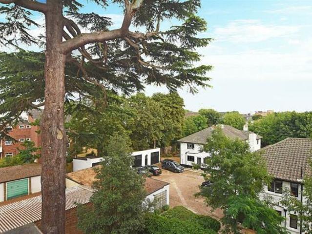 House for sale in Hampton Wick, Greater London