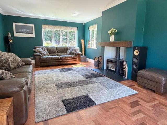 House for sale in Old Dean, Heol-las