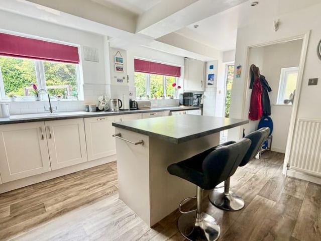 House for sale in Heatherside, Heol-las