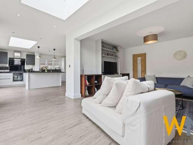 House for sale in Hutton, Navestock Side