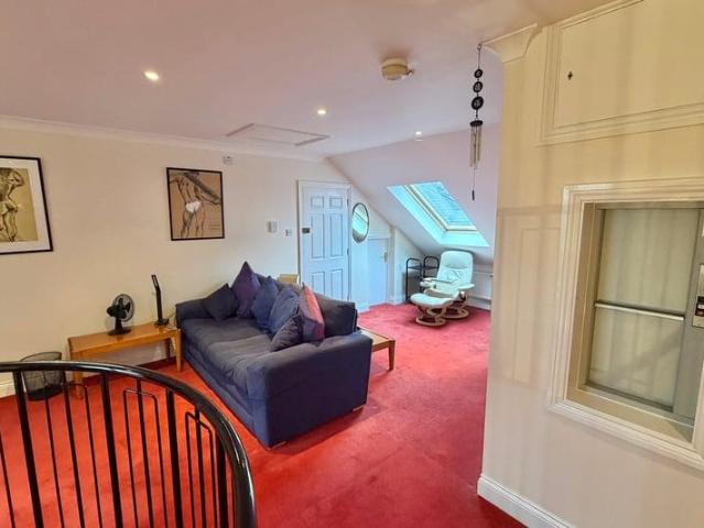 House for sale in Old Dean, Heol-las