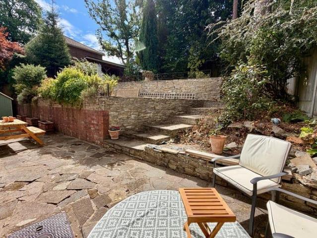 House for sale in Heol-las, Surrey
