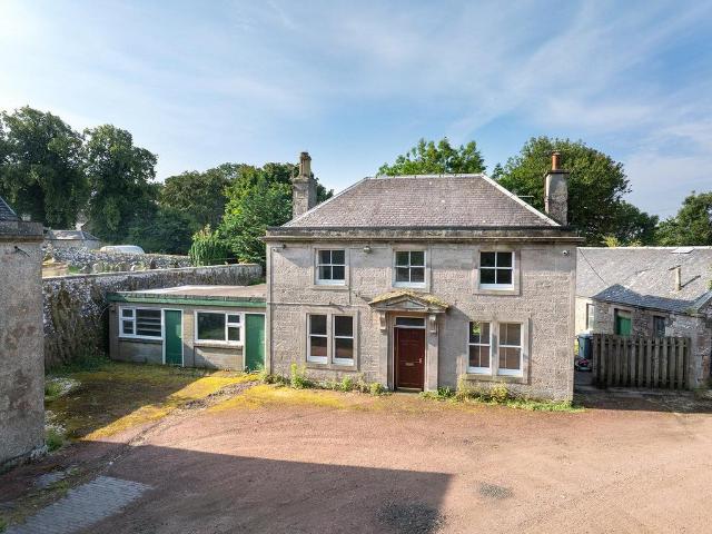 House for sale in Carnwath, Scotland