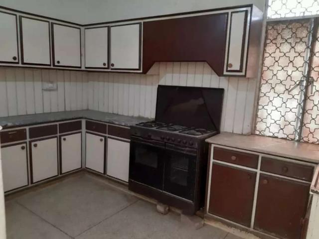 House for sale in عُمر بلاک, لاہور ڈویژن