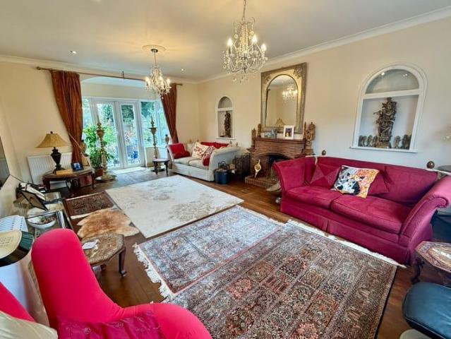 House for sale in Heol-las, Surrey