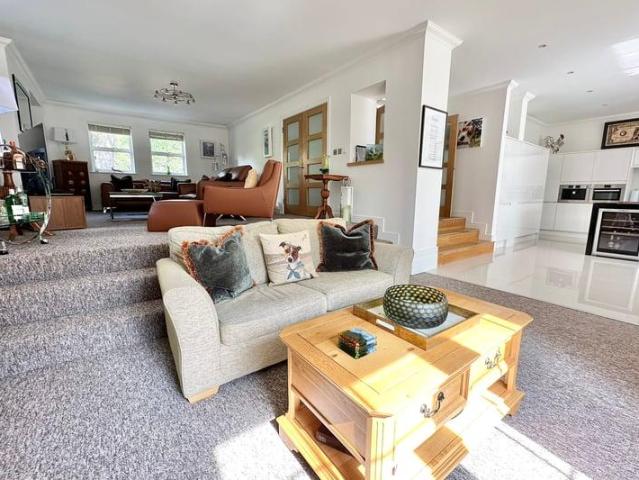 House for sale in Old Dean, Heol-las