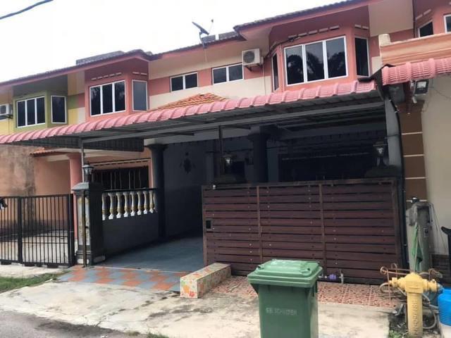 Terraced House for sale in Malaka