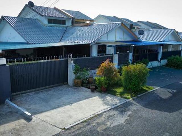 Terraced House for sale in Long Miri