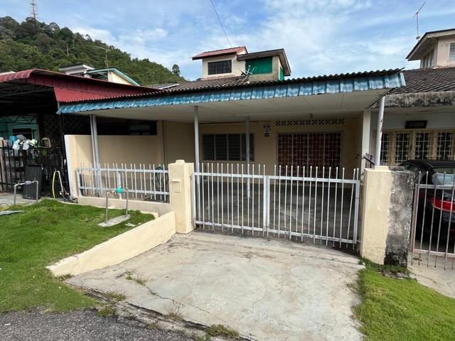 Terraced House for sale in Malaka