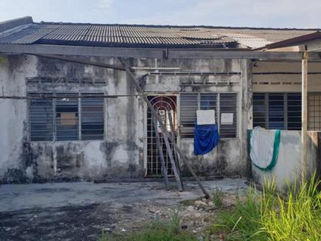 Terraced House for sale in Malaka