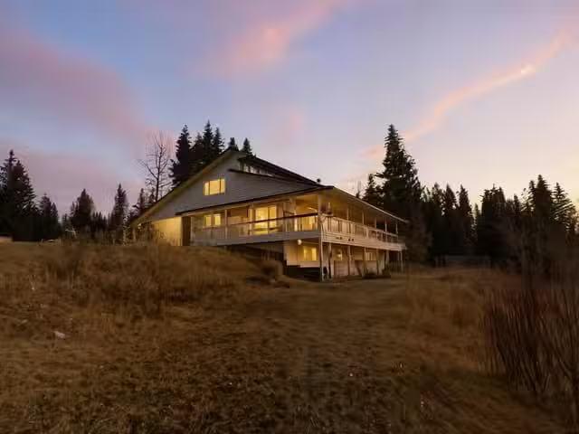House for sale in Eagle Creek, British Columbia