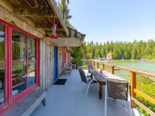 House for sale in Clayoquot, British Columbia