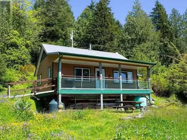 House for sale in Clayoquot, British Columbia