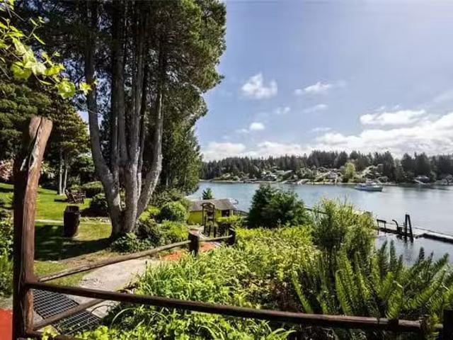 House for sale in Clayoquot, British Columbia