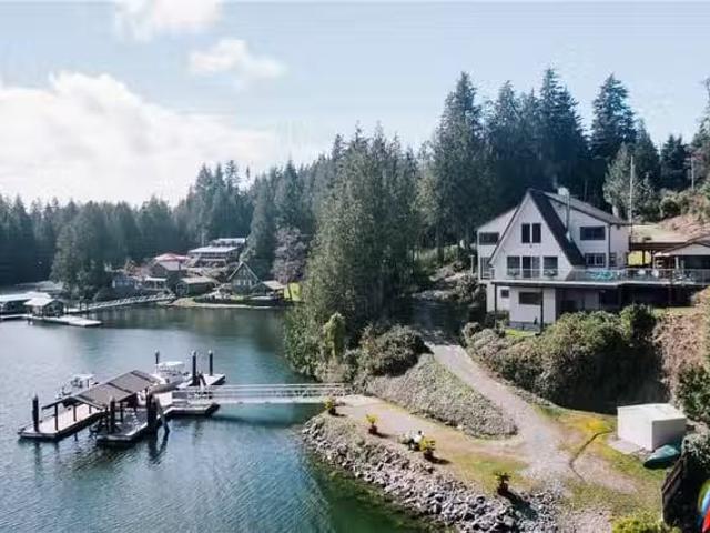 House for sale in Clayoquot, British Columbia