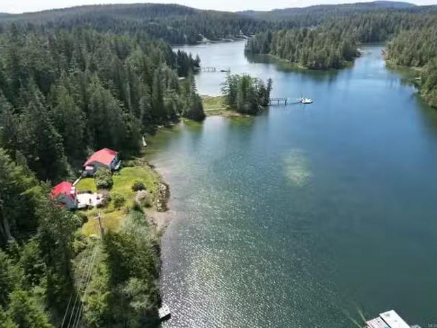 House for sale in Clayoquot, British Columbia