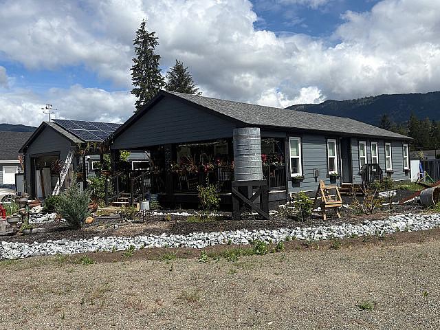 House for sale in Louis Creek, British Columbia