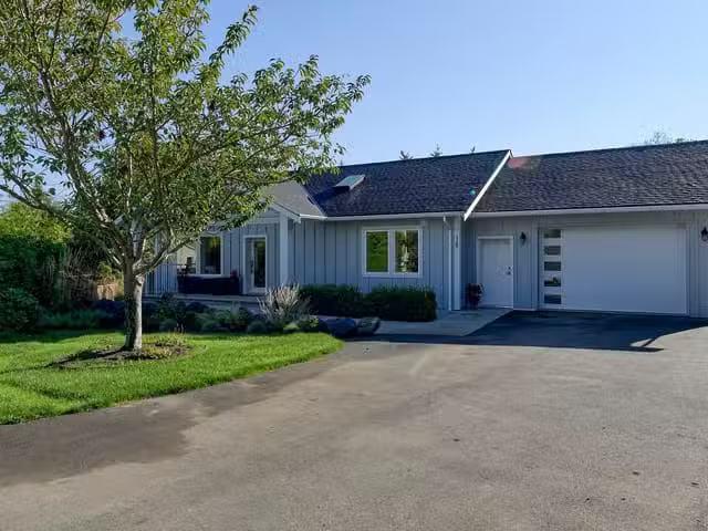 House for sale in Bowser, British Columbia