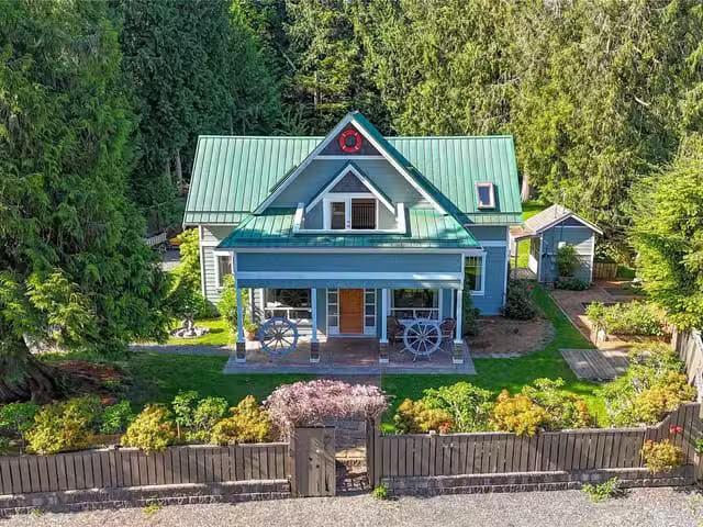 House for sale in Bowser, British Columbia