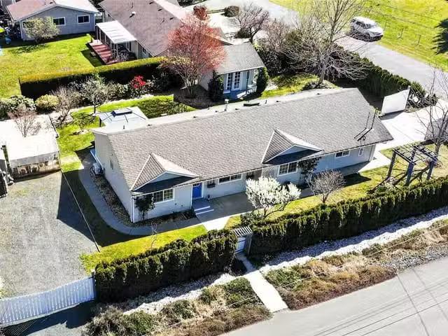 House for sale in Bowser, British Columbia