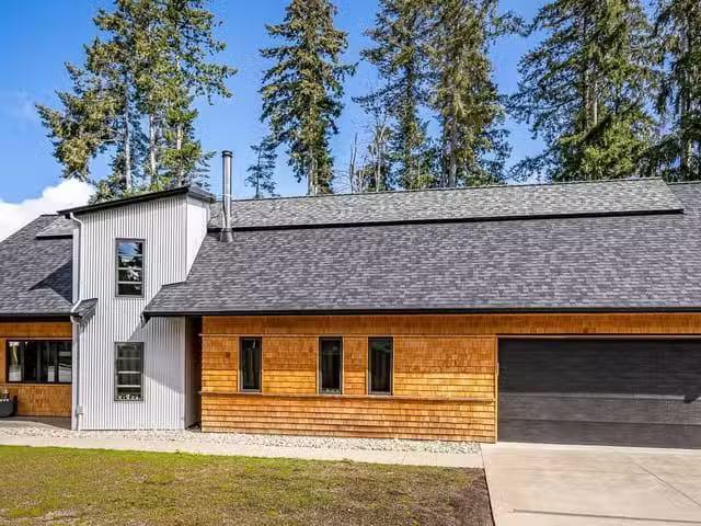 House for sale in Bowser, British Columbia