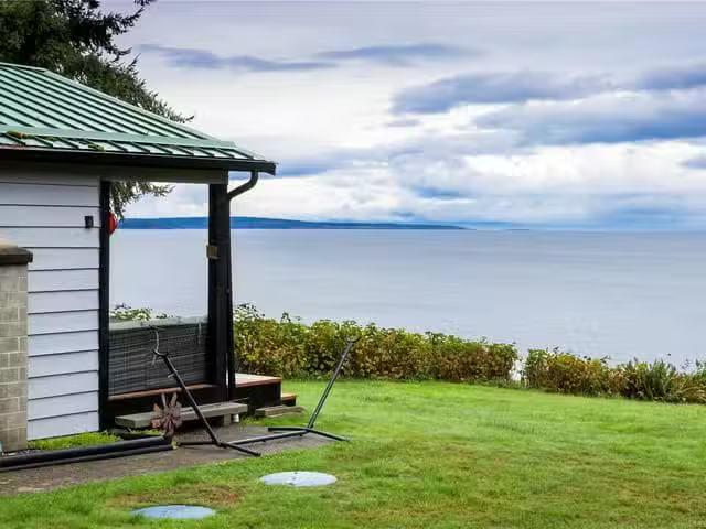 House for sale in Bowser, British Columbia