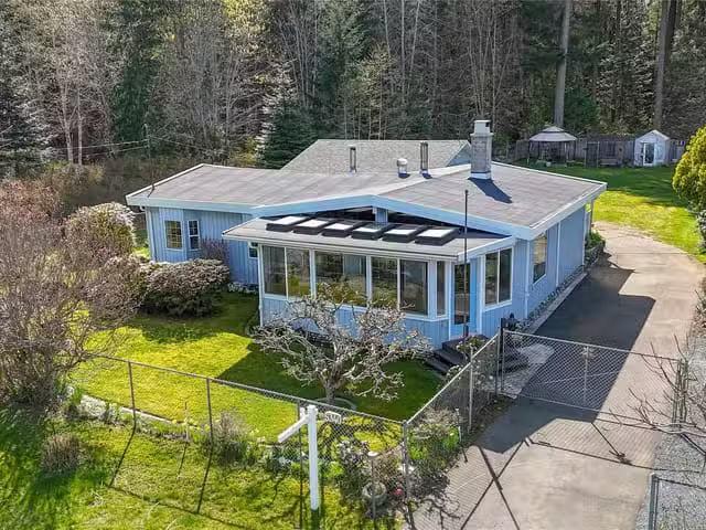 House for sale in Bowser, British Columbia