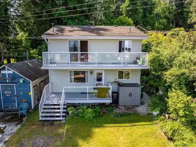 House for sale in Bowser, British Columbia