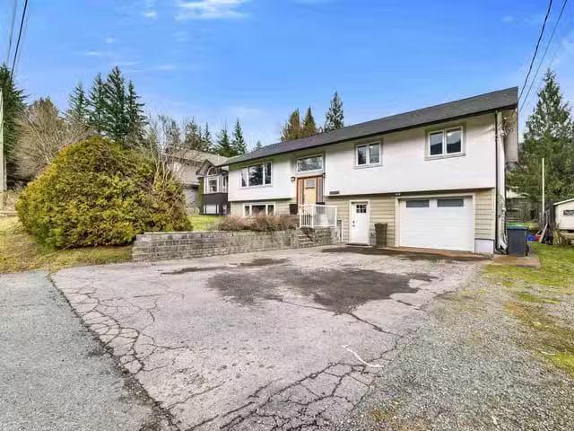 House for sale in Brackendale, British Columbia