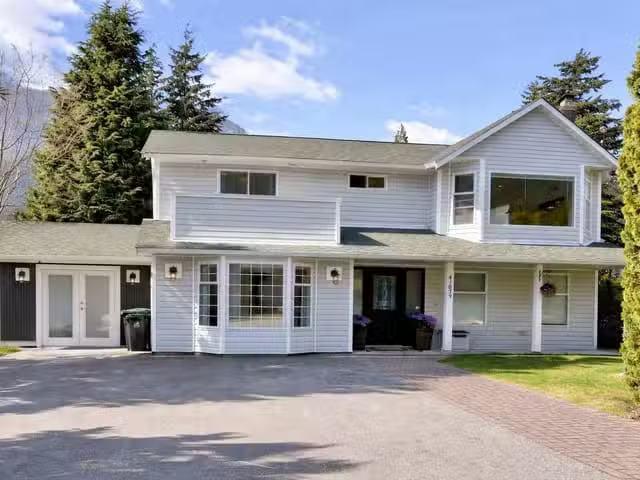 House for sale in Brackendale, British Columbia