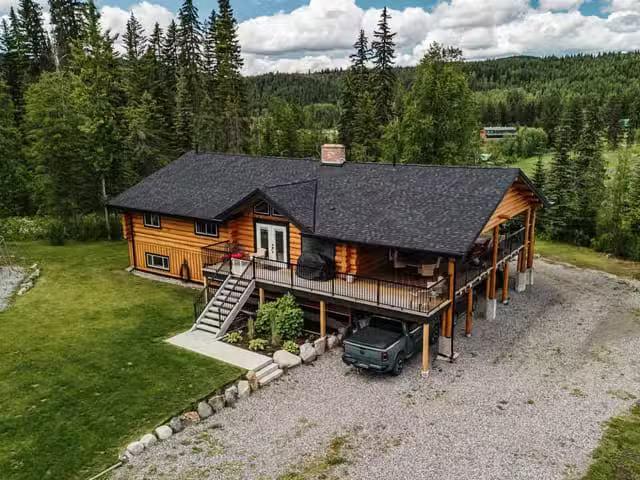 House for sale in Eagle Creek, British Columbia