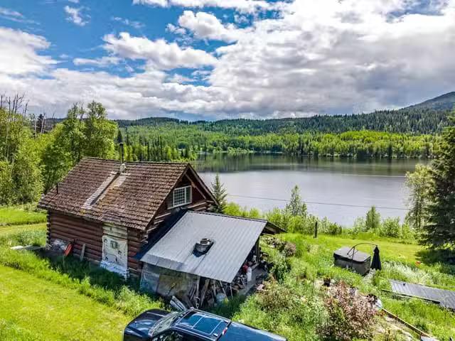 House for sale in Eagle Creek, British Columbia