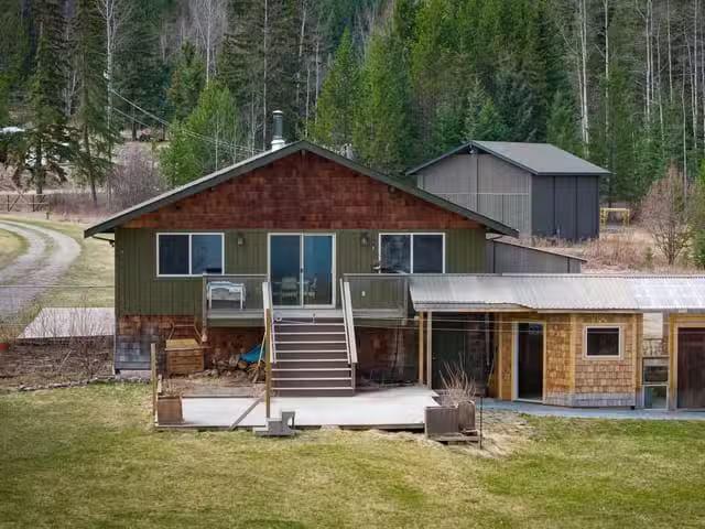 House for sale in Eagle Creek, British Columbia