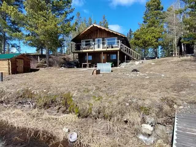 House for sale in Anahim Lake, British Columbia