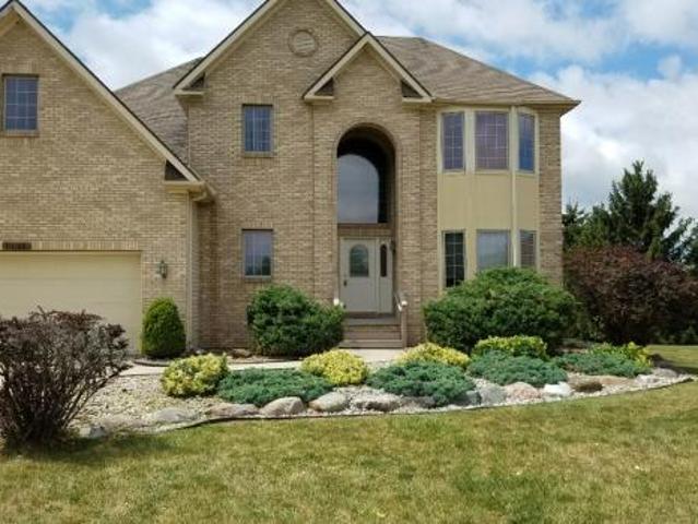 House for sale in Commerce Township